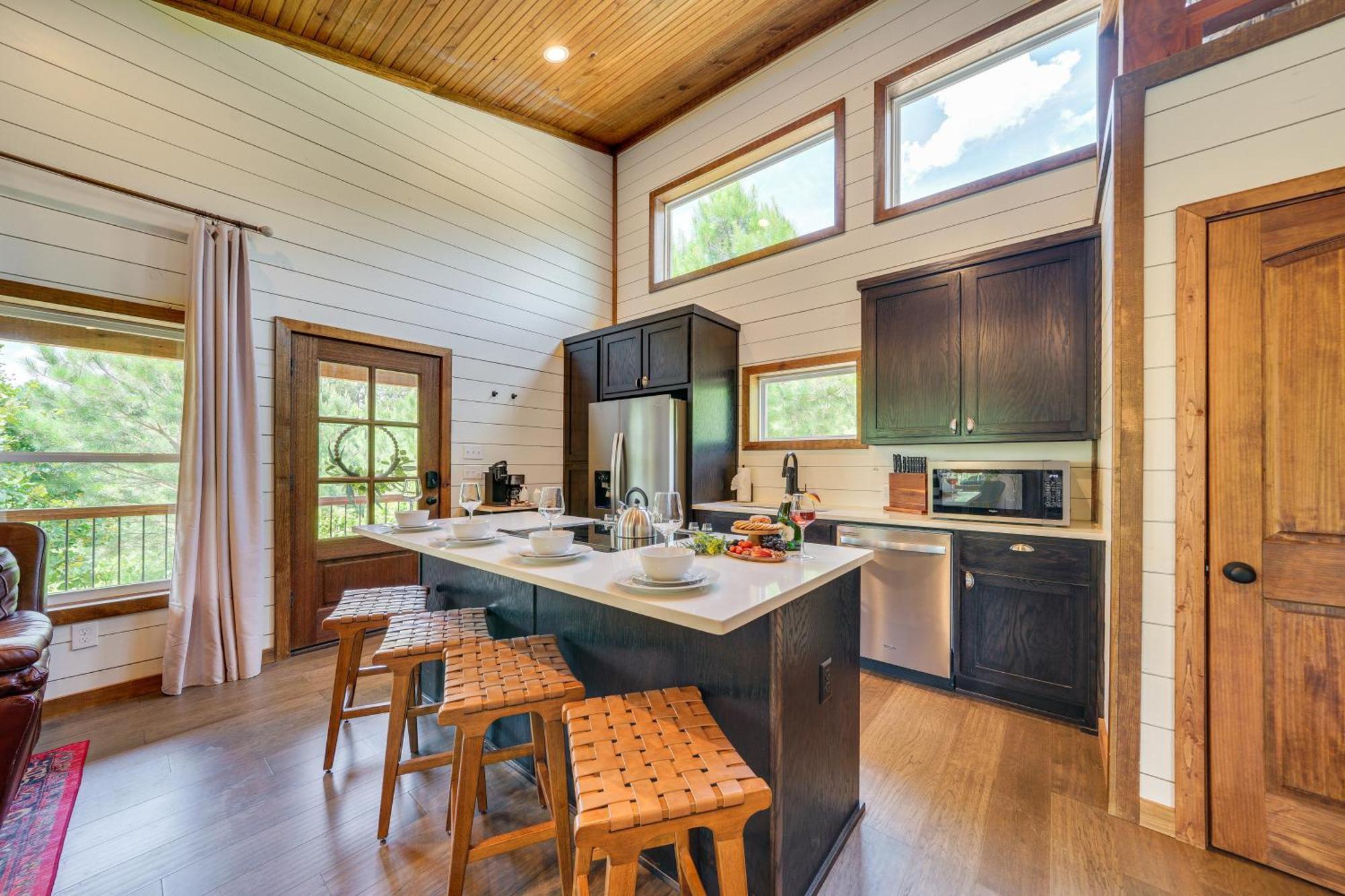 Tree-Lined Broken Bow Studio With Private Hot Tub! Екстер'єр фото